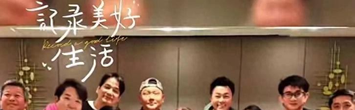 世界杯冠军次数排名-55岁吴奇隆参加同学聚会，头发乌黑茂密头大了一圈